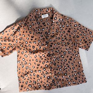 EUC KIRIOUS animal print button top
